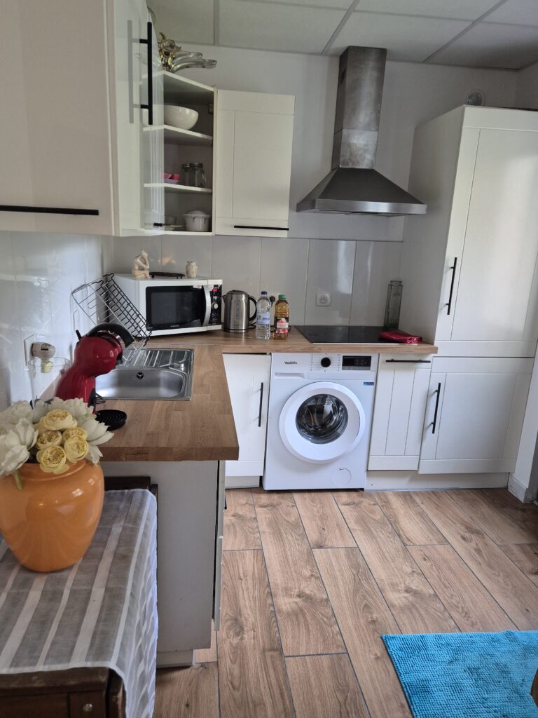 A Louer petite maisonnette 30m2 jardin