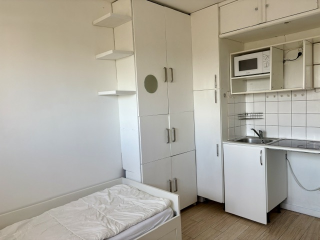 STUDIO EN LOCATION 550E , 10 M a Plessis Robinson 92350