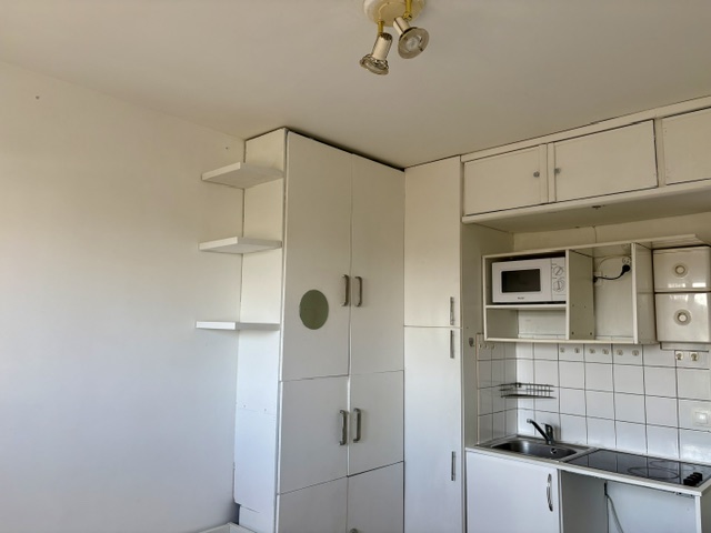 STUDIO EN LOCATION 550E , 10 M a Plessis Robinson 92350