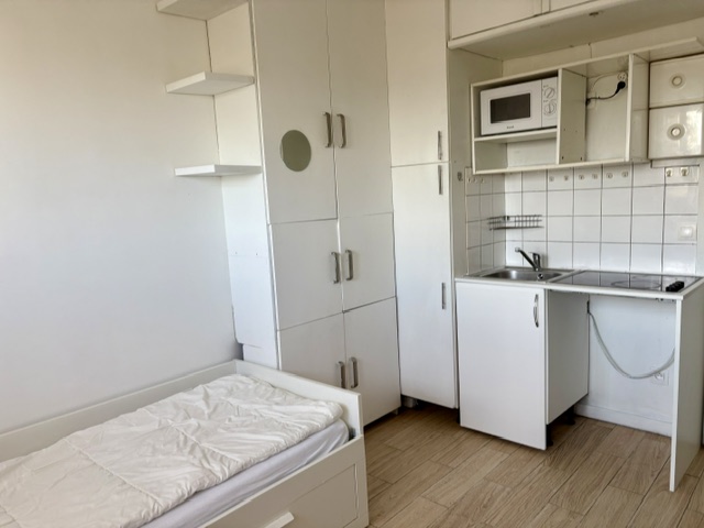 STUDIO EN LOCATION 550E , 10 M a Plessis Robinson 92350