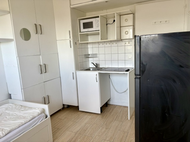 STUDIO EN LOCATION 550E , 10 M a Plessis Robinson 92350